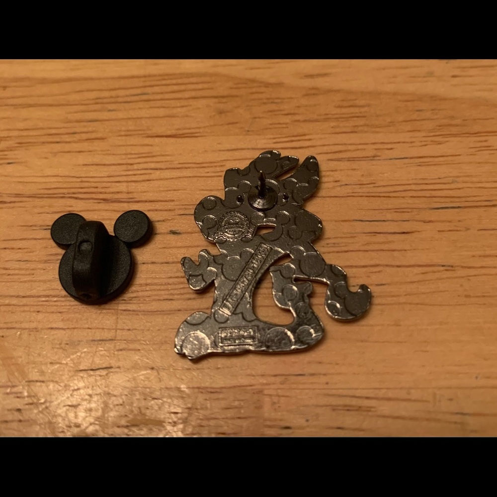 Disney Trading Pin - Picture 2 of 2